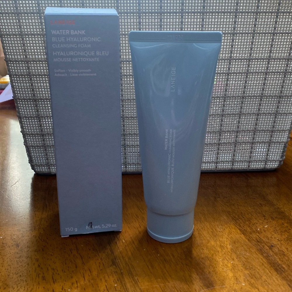 Water bank cleansing foam